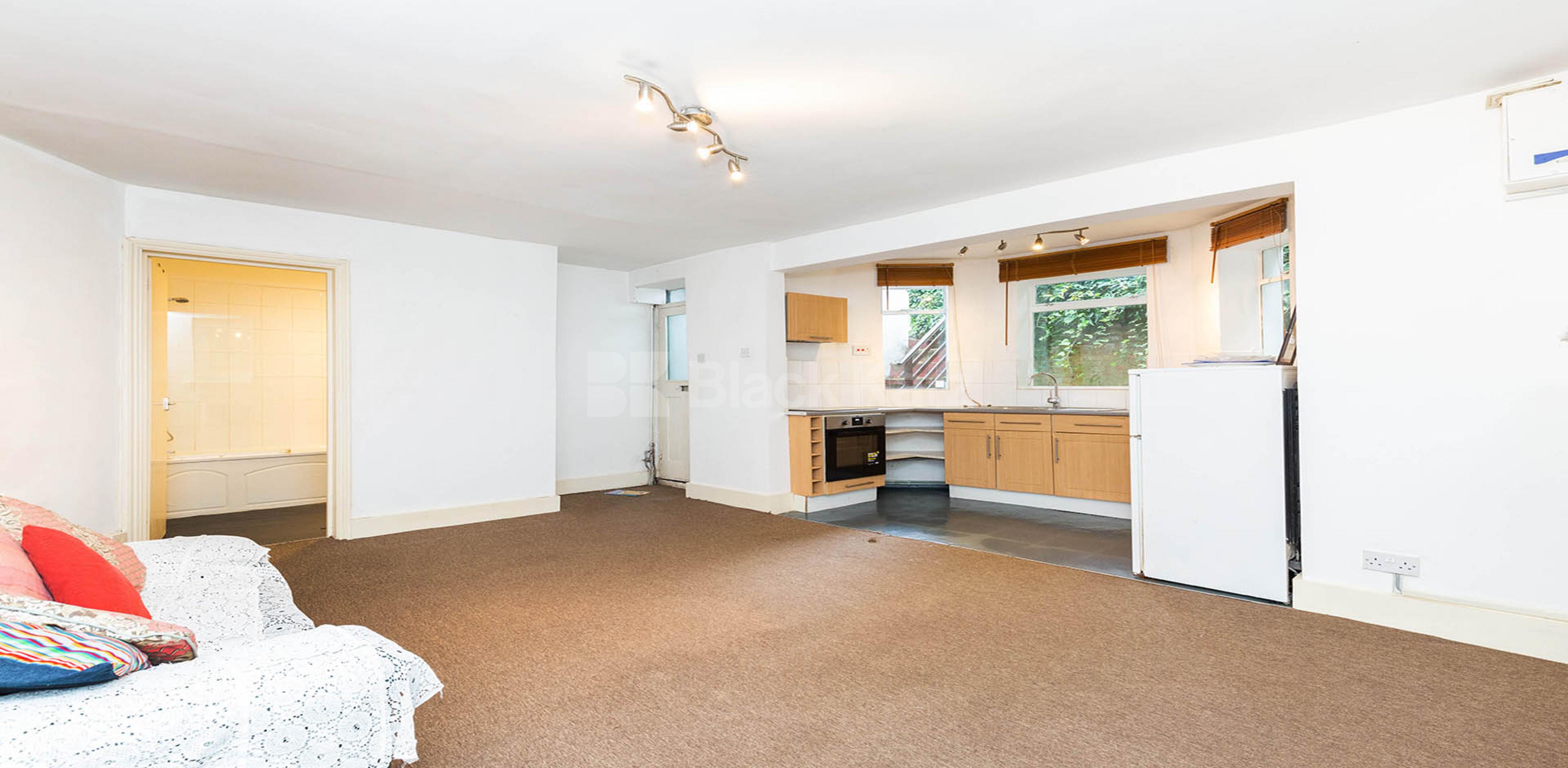 			FANTASTIC SPACIOUS GARDEN FLAT, 1 Bedroom, 1 bath, 1 reception Flat			 Stapleton Hall Road, FINSBURY PARK-STROUD GREEN N4